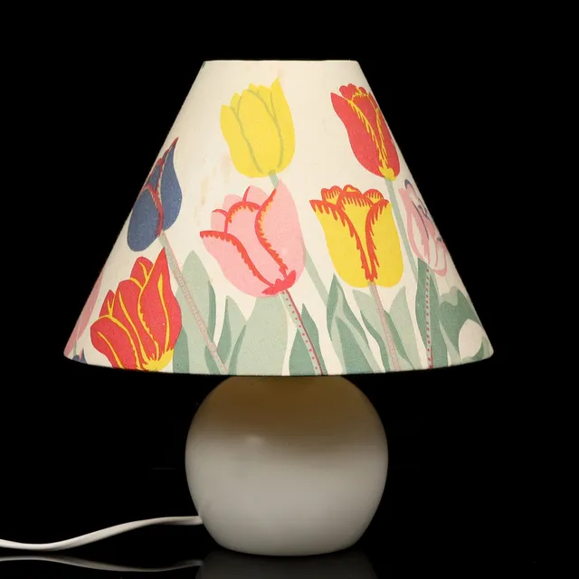 JOSEF FRANK. Bordslampa modell 2575, träklot. "Klotet", Firma Svenskt Tenn.