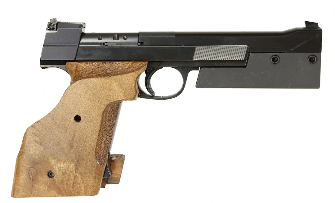 PISTOL, fabrikat Hämmerli, modell 215, kaliber .22lr, tillv.nr G65105. — Pistols — Walter Borg