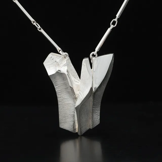 MATTI HYVÄRINEN. Halssmycke, silver, Sirokoru, 1900-talets senare hälft.