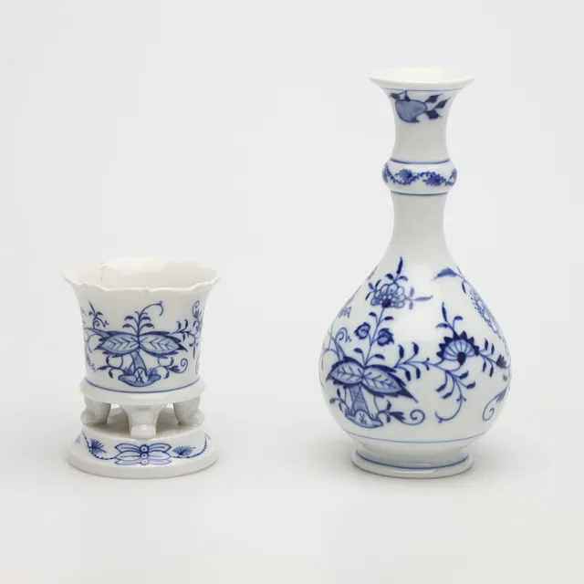 VASER, 2 stycken, porslin, Meissen, Tyskland.