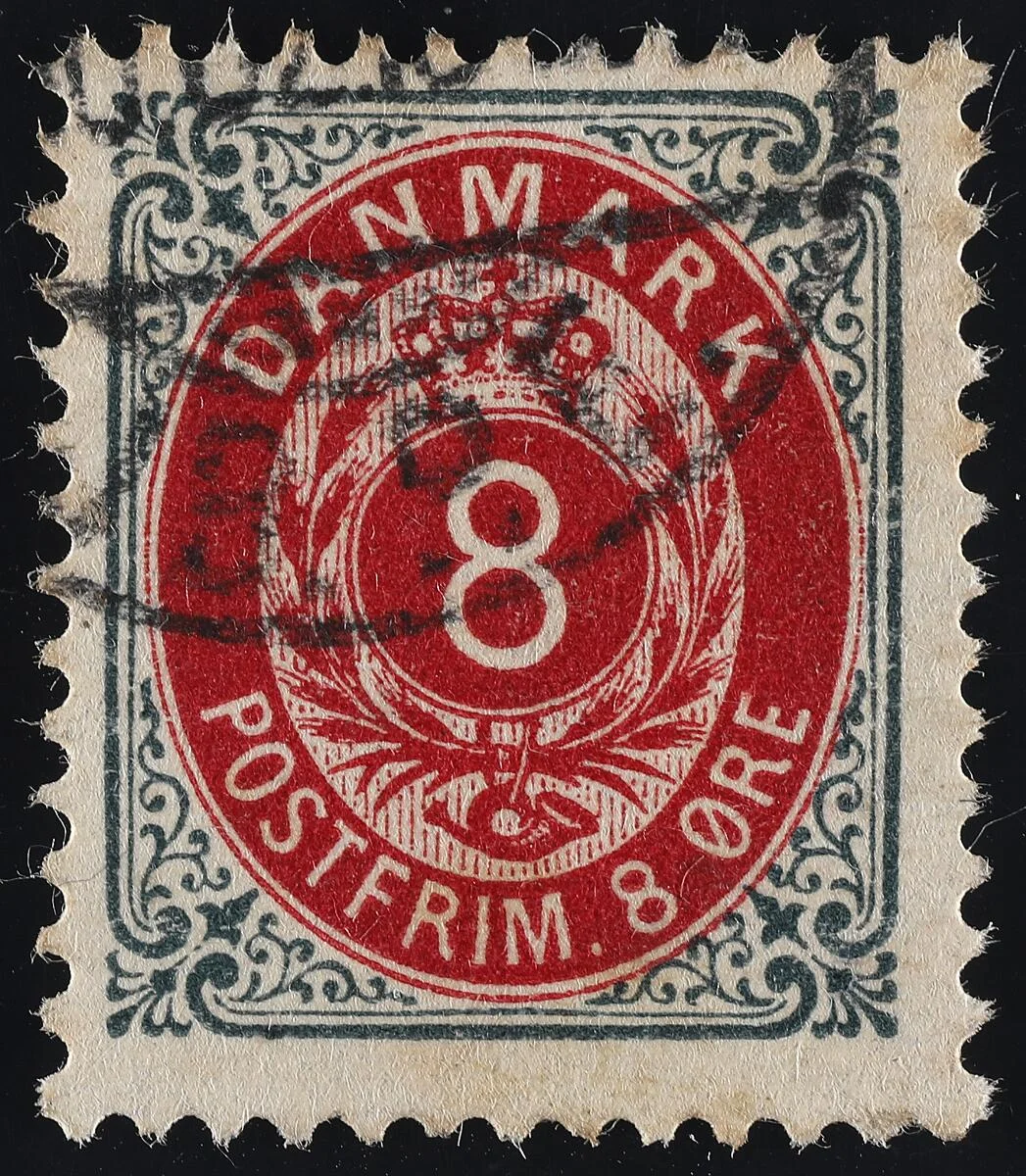 1902. 8 Øre, grey/red. 121st print. Watermark New Crown. Fine used stamp — Stamps, Covers & Postal History/Denmark/2-farv., 12 3/4, vm.III — Bruun Rasmussen
