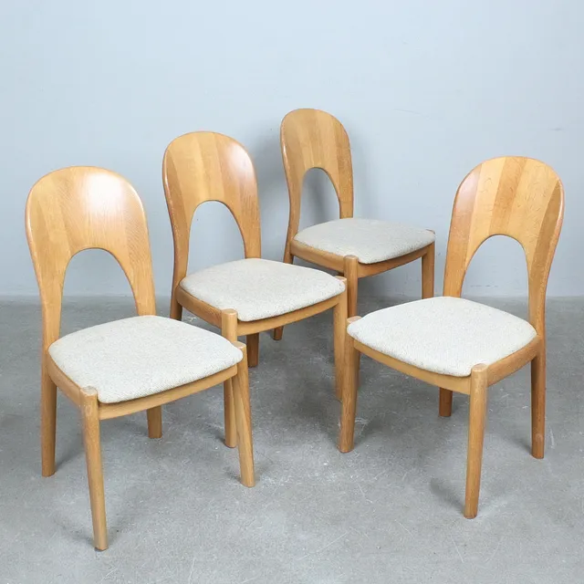 NIELS KOEFOED. für Koefoeds Hornslet, Vier Esszimmerstühle/Stühle, Modell '' Morten'' Eiche, Wolle, Denmark, 1970er Jahre.