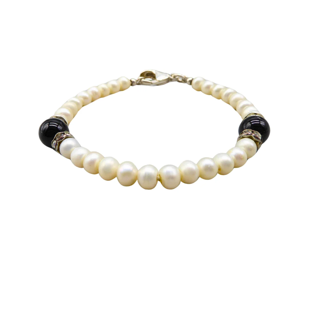 ARMBAND MIT PERLEN UND 925ER SILBER VERSCHLUSS. — Bracelets — Auktionshaus Stuber's Hammerschlag