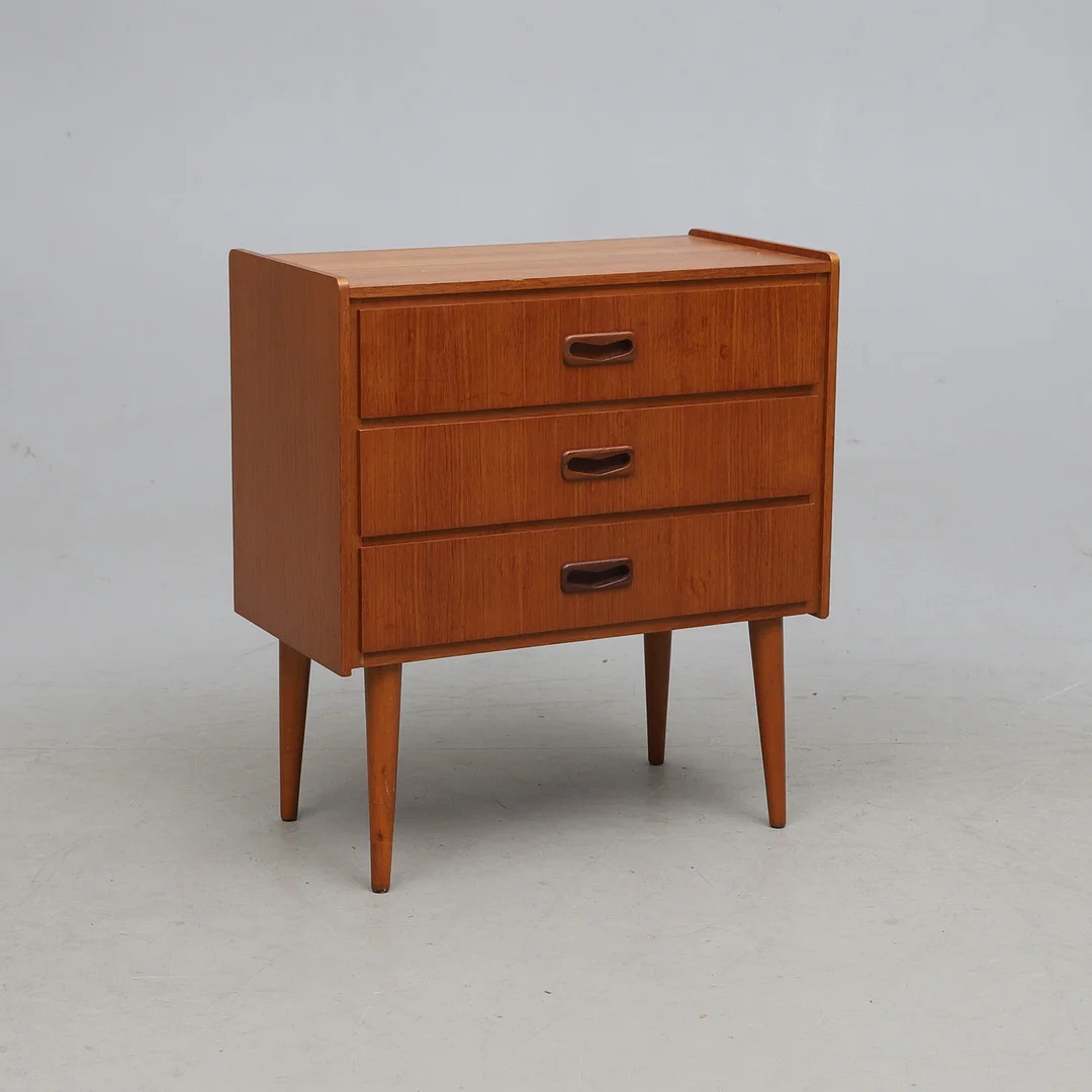 BYRÅ, teak, 1900-talets mitt. — Chests of drawers — Gomér & Andersson Norrköping
