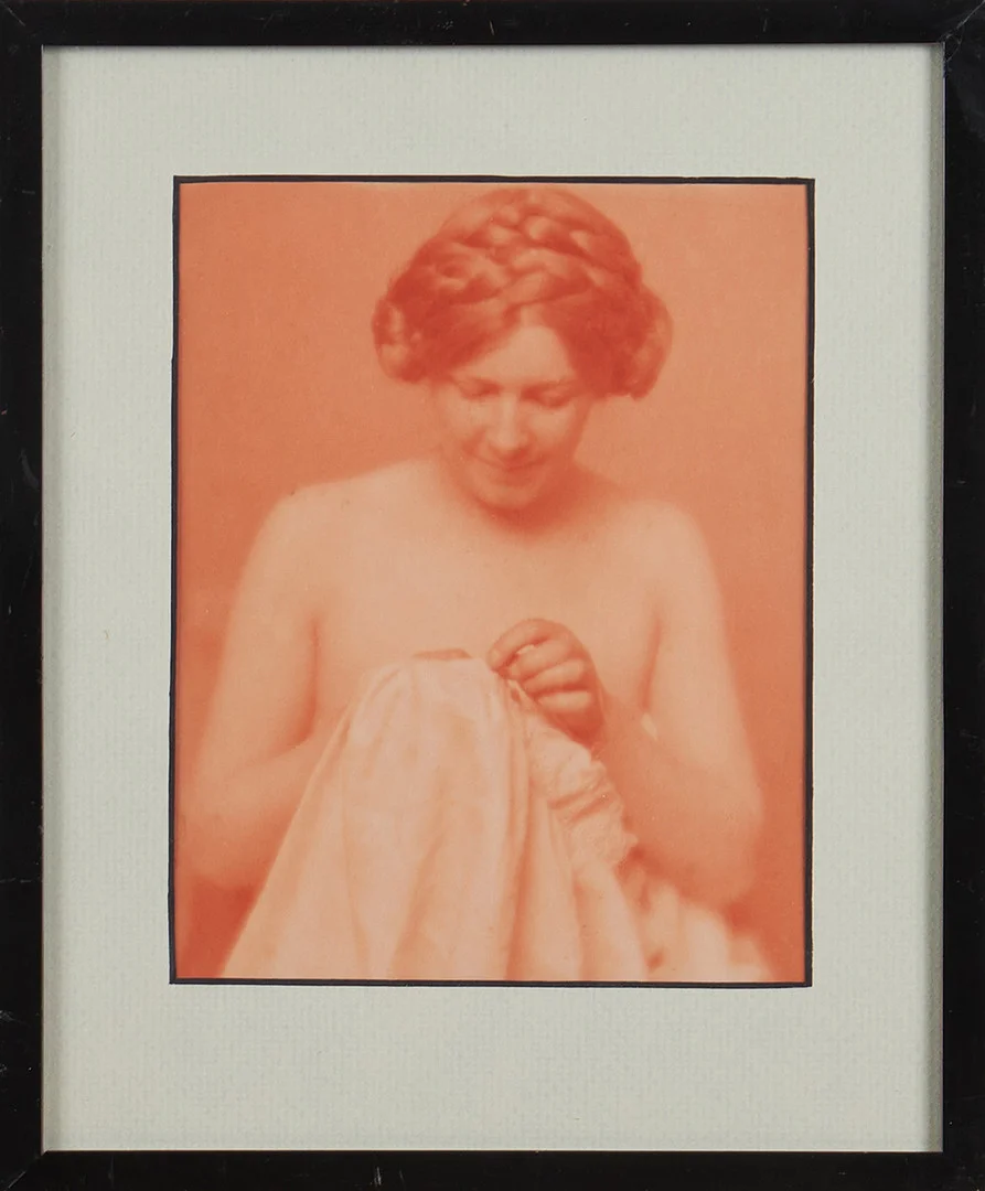 HENRY B GOODWIN. (1878-1931): Kvinnoporträtt, osignerad, gelatinsilver fotografi. — Photography — Stockholms Auktionsverk Magasin 5
