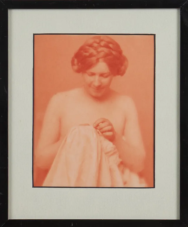HENRY B GOODWIN. (1878-1931): Kvinnoporträtt, osignerad, gelatinsilver fotografi.