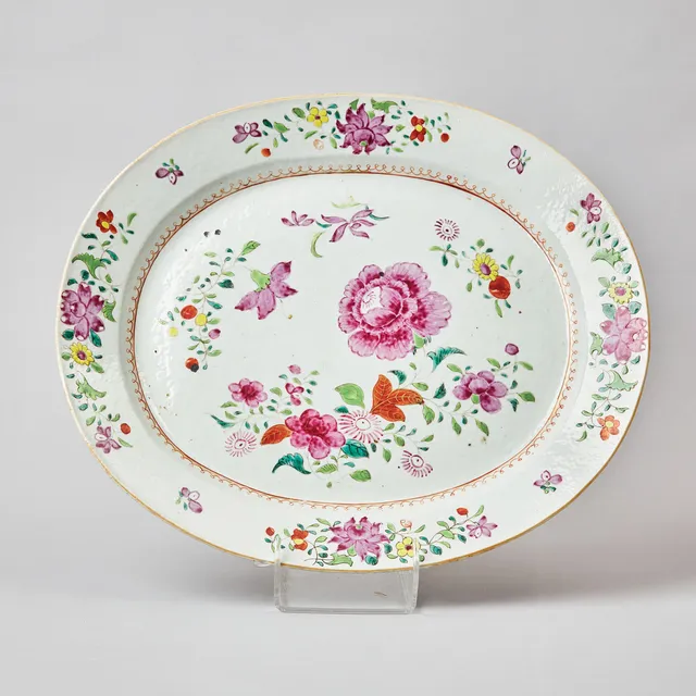 UPPLÄGGNINGSFAT, porslin, Kina, Qianlong (1736-1795), oval form, famille rose.