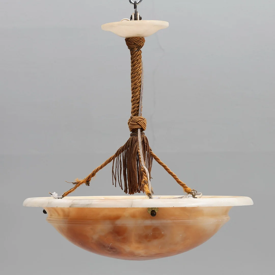 TAKLAMPA. Ampel, alabaster, tidigare delen av 1900-tal, senare utbytta lampfästen. — Ceiling lights — Gomér & Andersson Jönköping