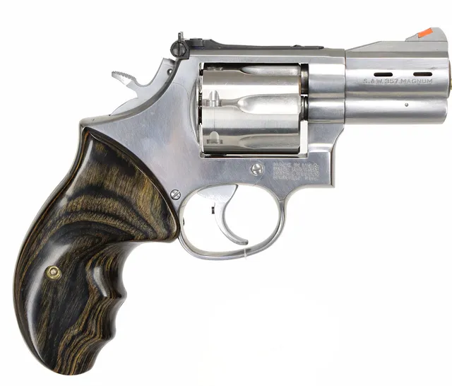 REVOLVER, amerikansk, Double Action, fabrikat Smith & Wesson, modell 686-4 (Performance Center), kaliber .357 Magnum, tillv.nr SDL0244, se-nr Begagnad.