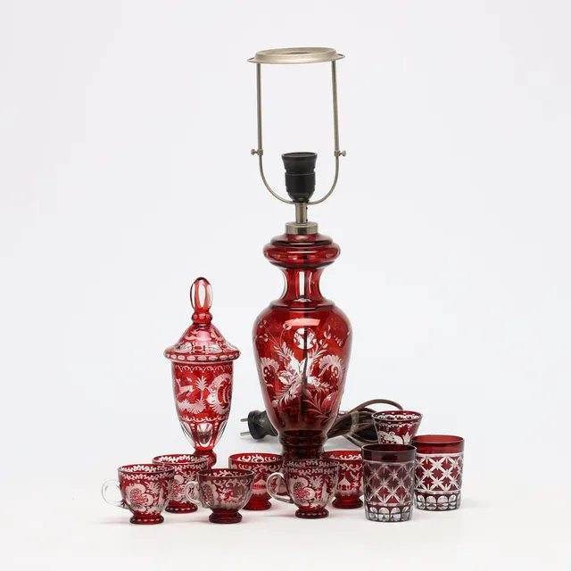 BORDSLAMPA, POKAL, GLAS, 11 delar, Böhmiskt, slipad dekor, 1900-tal.