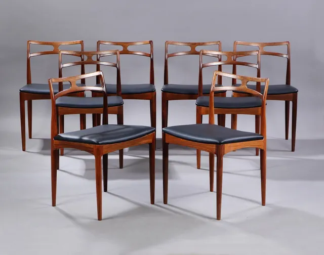 Johannes Andersen. A set of eight chairs in rosewood, Model 94 (8)