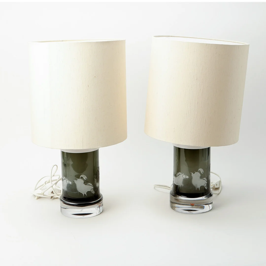 OWE SANDEBERG. Bordslampor, ett par, glas, Kosta, signerade och daterade -76. — Table Lamps — Göteborgs Auktionsverk