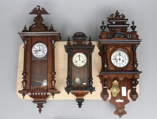 VÄGGUR, 3 st, bl.a. Junghans, 1900-tal.