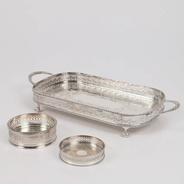 BRICKA SAMT COASTERS, 3 delar, nysilver, England.