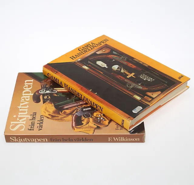 BÖCKER om SKJUTVAPEN och HANDELDVAPEN, 2 st, 1977-1980.
