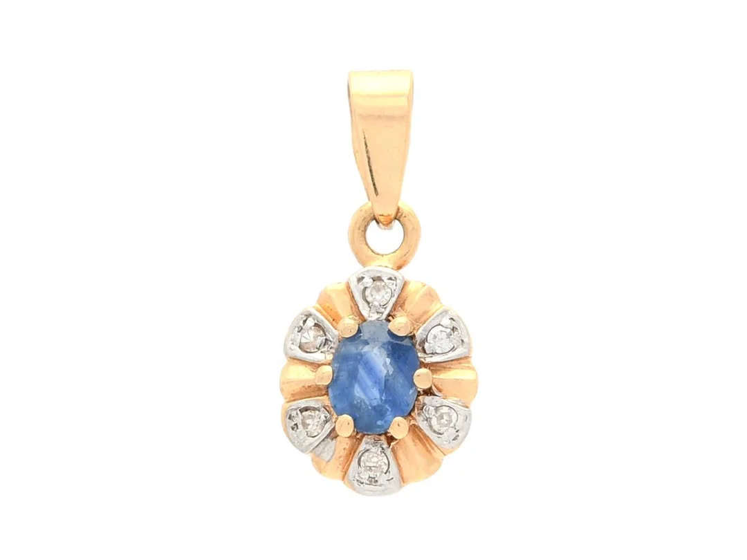 CARMOSÉHÄNGE, 18K guld, blå safir, 6 åttkantslipade diamanter ca 0,03 ctv, ca W/SI, höjd 15 mm, vikt 0,7 g. — Smycken/Hänge — Kaplans
