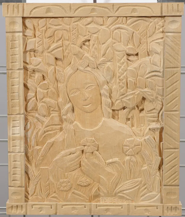 HELMER TELEMAN. Trärelief, snidad, kvinna med blommor, signerad.
