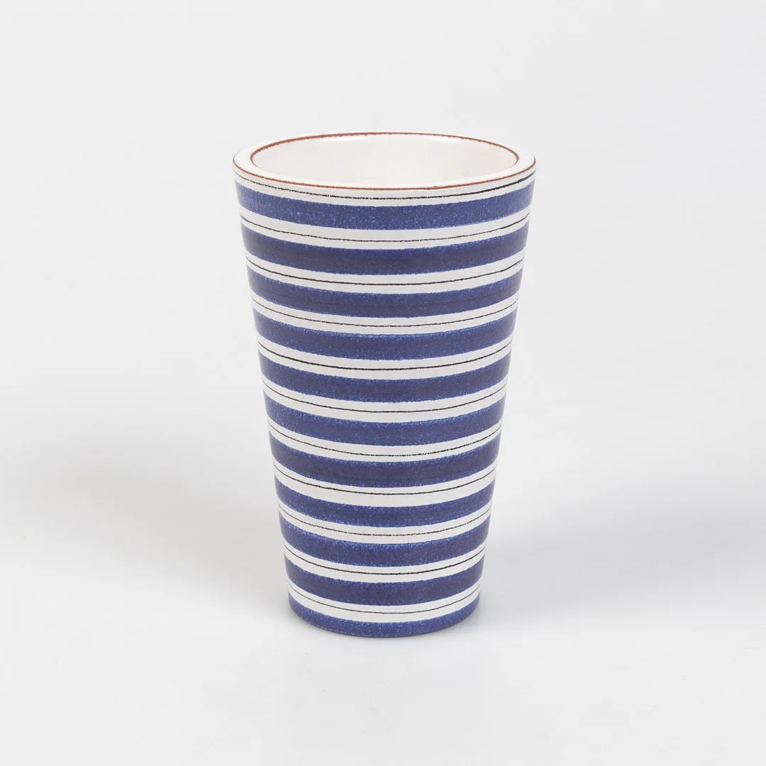 STIG LINDBERG. Vas, fajans, blårandig dekor, Gustavsberg studio. — European — Stockholms Auktionsverk Helsingborg