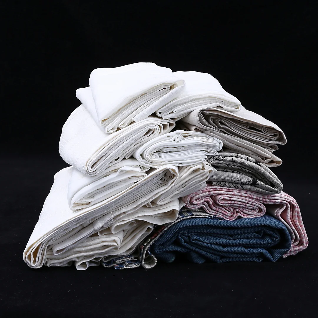 GARDINER, DUKAR, ÖVERKAST, linne, ylle, bomull. — Textiles — Växjö Auktionskammare