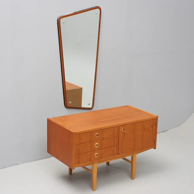 SPEGEL, Eriksmåla glas, 1957 och HALLMÖBEL, 1960-tal.
