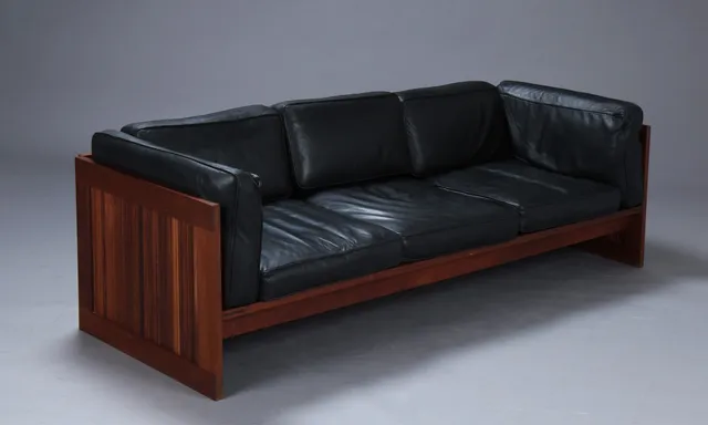 Erik Magnussen. Tre-personers fritstående sofa, model EM