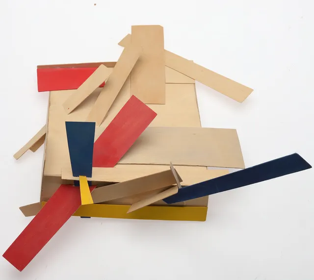 TOMAS NORDBERG. Skulptur, plywood, vägghängd.