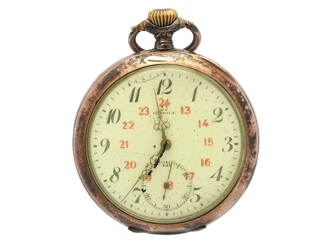 OMEGA, fickur, 51,5 mm, Serie nr. 5100117, Boett nr. 5954173, silver (0,800), ankargång, skadad urtavla, bucklor, ca 1917. — Klockor/Omega — Kaplans