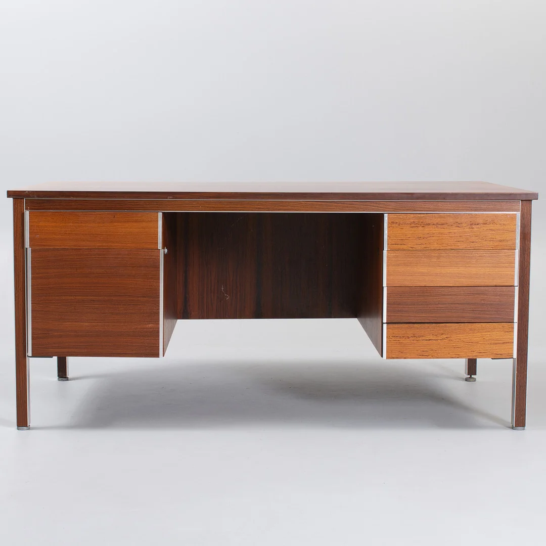 NIPU. Skrivebord af palisander og aluminium, 1970'erne. — Desks — Sørensen Auktioner