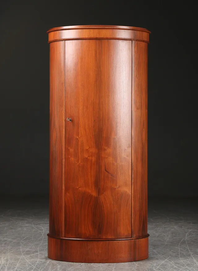 Johannes Sorth. Piedestalskab af palisander