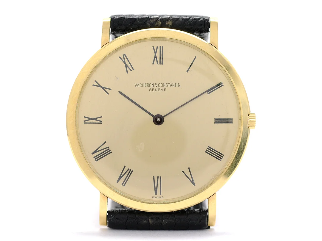 VACHERON & CONSTANTIN, Genève, Cal 1003, Serie nr. 589378, Ref nr. 6506, Boett nr. 420895, herrur, 33 mm, 18K guld, manuell, plexiglas, skadad urtavla (7/10), läderband, ca 1971. — Klockor/Vacheron Constantin — Kaplans