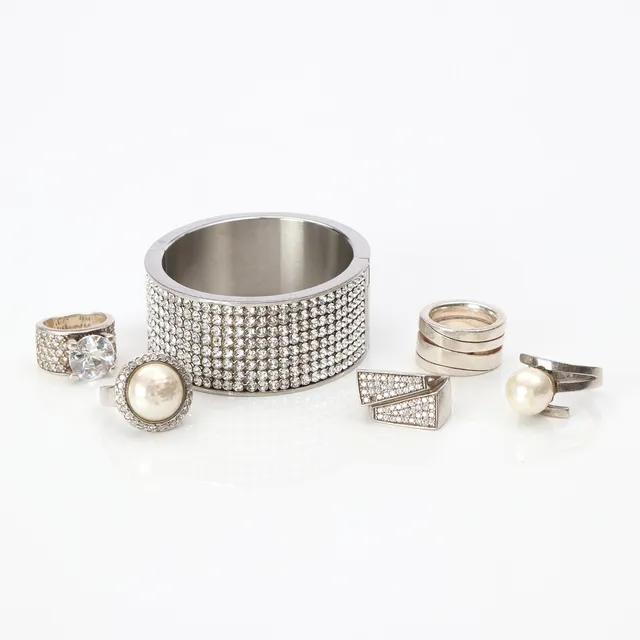 RINGAR OCH ARMBAND, 5+1 ST. Silver och metall med strasstenar och pärlimitation mm.