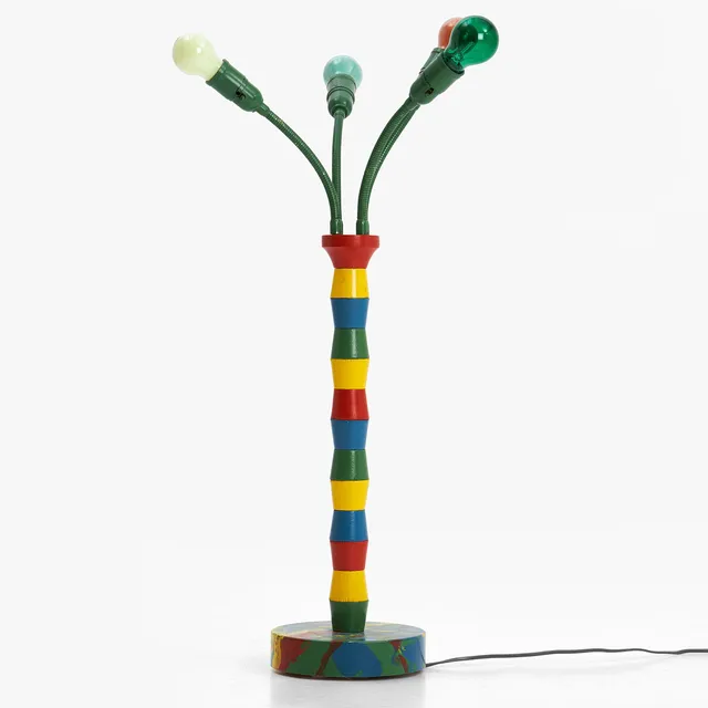 ÅKE PALLARP (1933–2016). Lampa, 4 ljuspunkter, signerad och numrerad 23/110, bemålat trä.