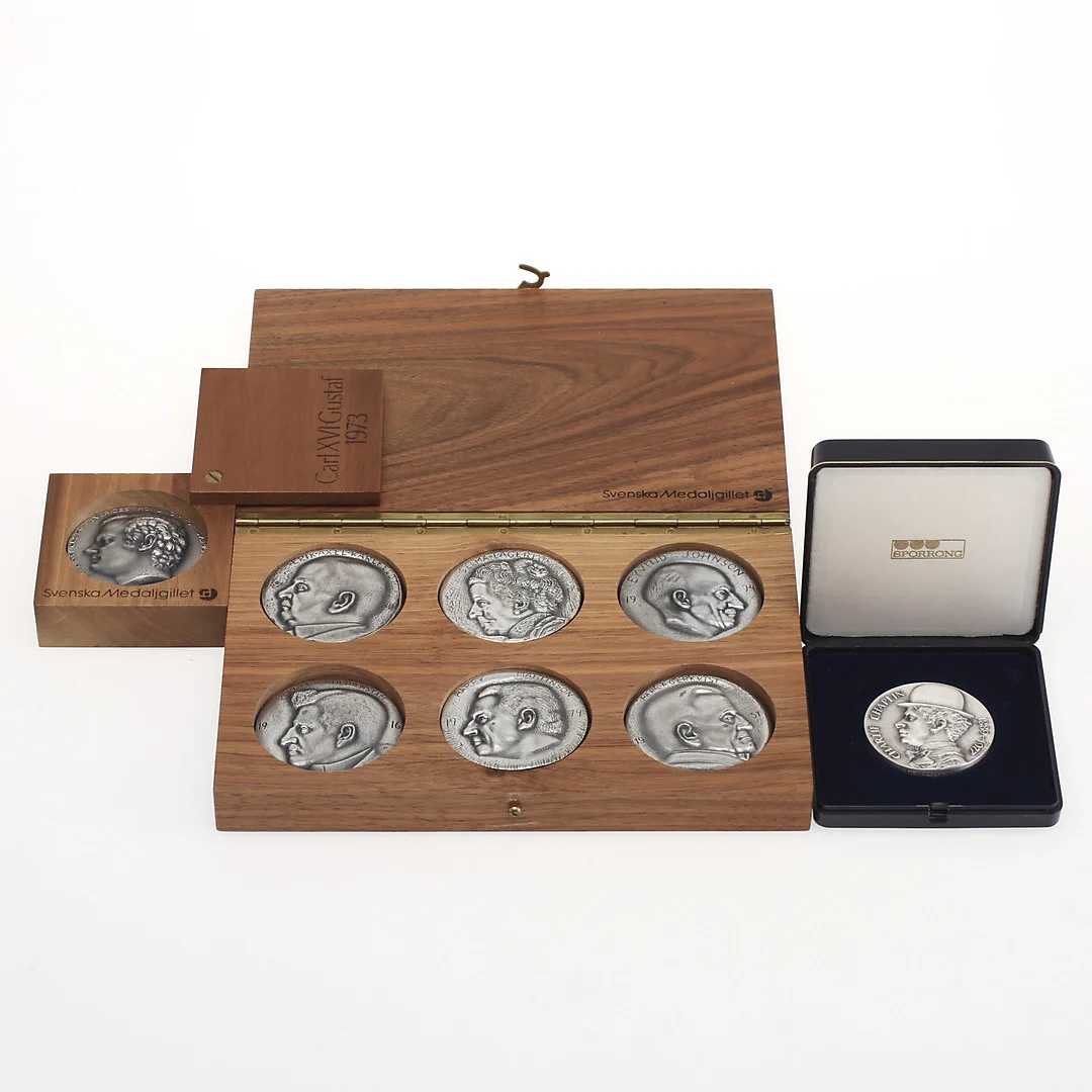 MINNESMEDALJER, 8 st, silver. Vikt ca 580 gram. — Coins & Banknotes — Göteborgs Auktionsverk