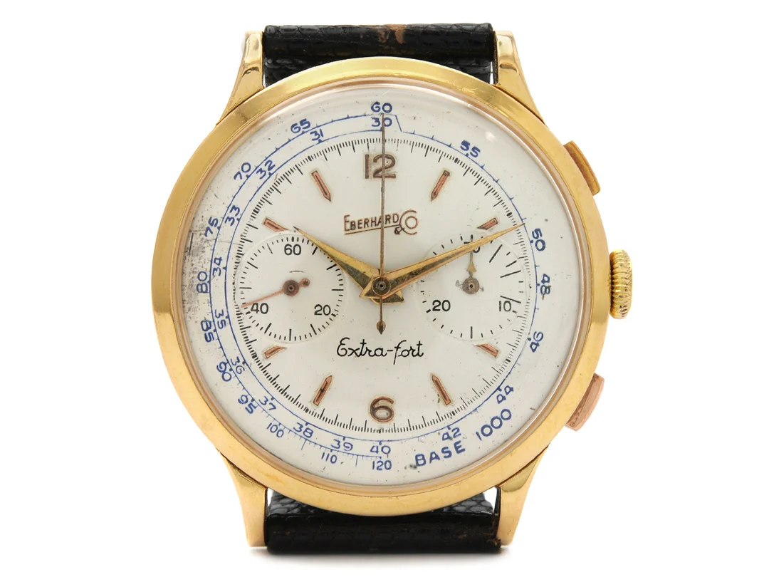 EBERHARD & Co. Extra-fort, "Base 1000", Cal 4000, Boett nr. 14007-260, kronograf, herrur, 39 mm, 18K guld, manuell, plexiglas, bucklor, läderband, ca 1950. — Klockor/Eberhard & Co — Kaplans