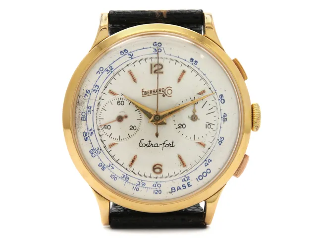 EBERHARD & Co. Extra-fort, "Base 1000", Cal 4000, Boett nr. 14007-260, kronograf, herrur, 39 mm, 18K guld, manuell, plexiglas, bucklor, läderband, ca 1950.