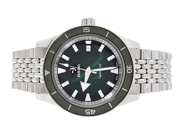 RADO, Captain Cook, Cal 763 (ETA C07611+), Serie nr. 16206118, PIC nr. R32505313, Ref nr. 763.6105.3.032, herrur, 42 mm, stål, automatisk, safirglas, datum, grön keramisk ring, originallänk, viklås, Ref nr. 03697, cert juni 2022, serviceetui, ytterkartong.