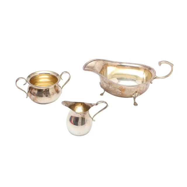 A SILVER SAUCE BOAT, MILK JUG & SUGAR BOWL.