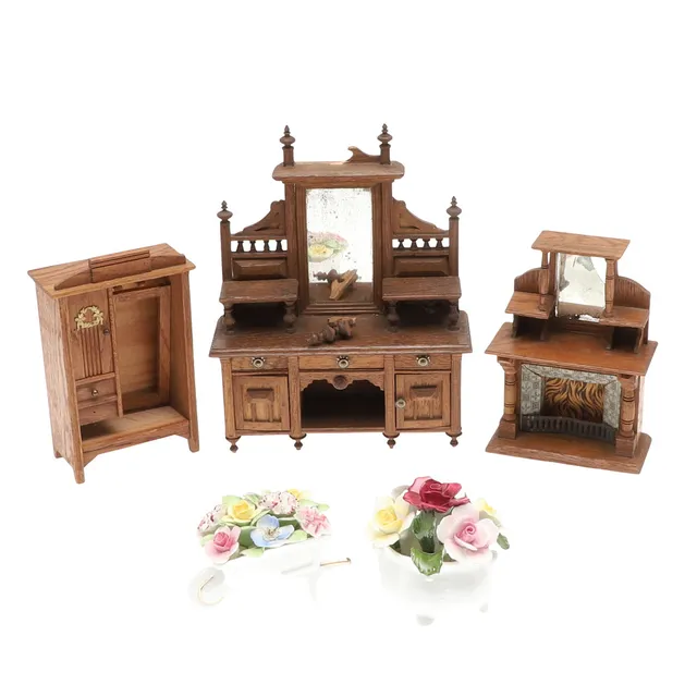 DOLLS HOUSE FURNITURE & ORNAMENTS.