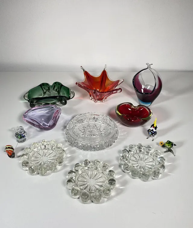 Konvolut Aschenbecher, Schalen und Figuren, Glas (13).