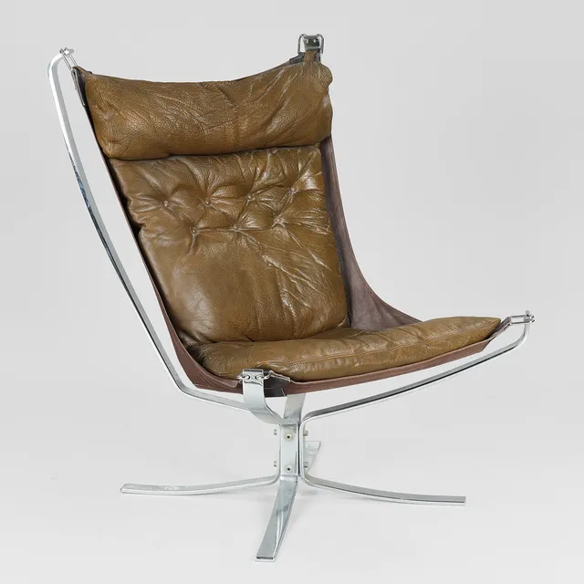 SIGURD RESELL (1920-2010). Lænestol med stel af forkromet stål, sæde og ryg af lærred med hynde betrukket med skind, "Falcon", Vatne Møbler, Norge, formgivet 1971.