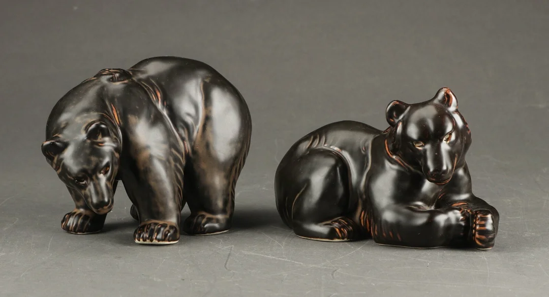 Knud Kyhn for Royal Copenhagen. To bjørne (2) Denne vare er sat til omsalg under nyt varenummer 5749386 — Glass, porcelain and ceramics/Figures — Lauritz