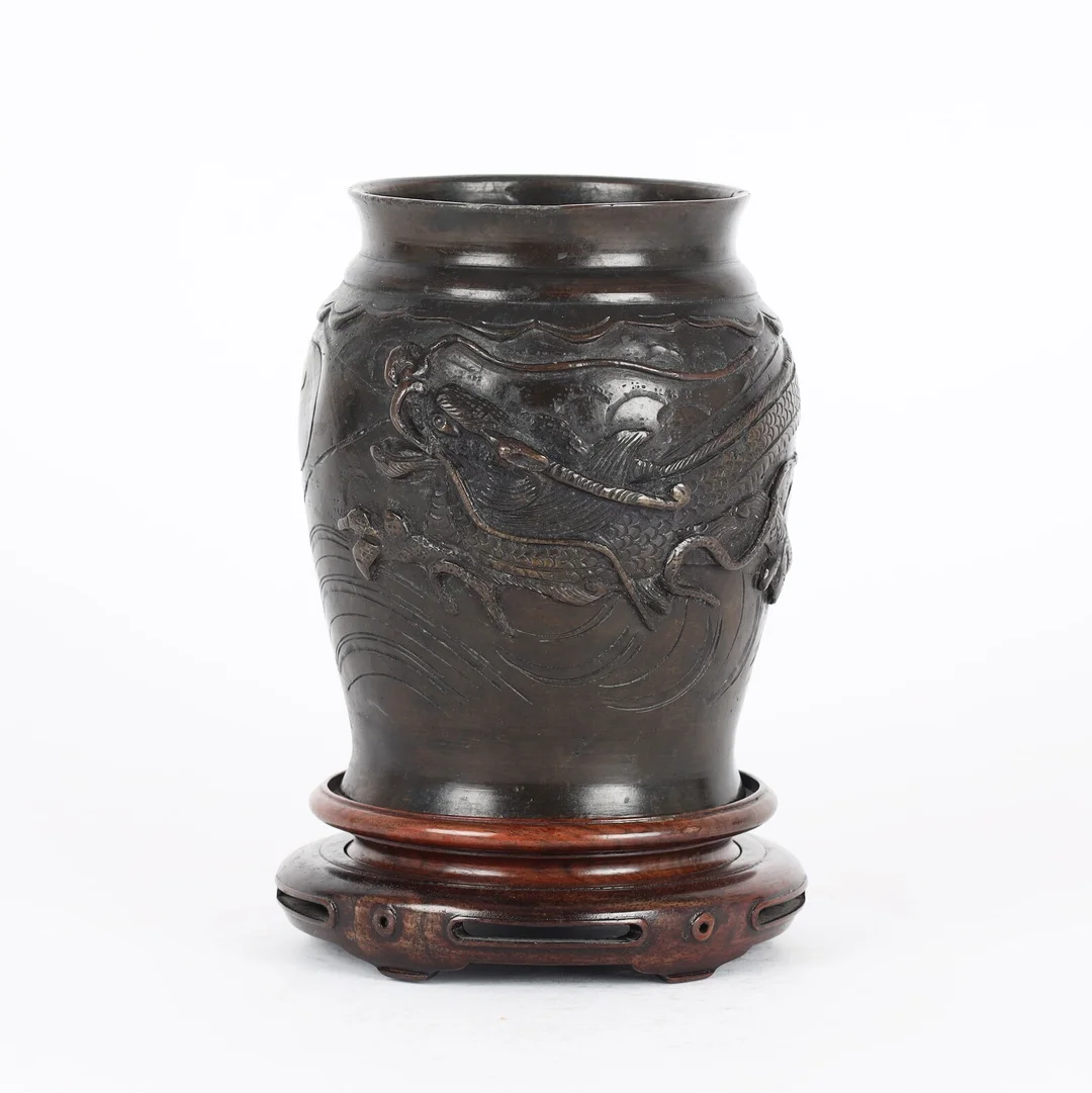 Chinese bronze vase, decorated with dragon — Hobby and collectibles/Asian art — Lauritz