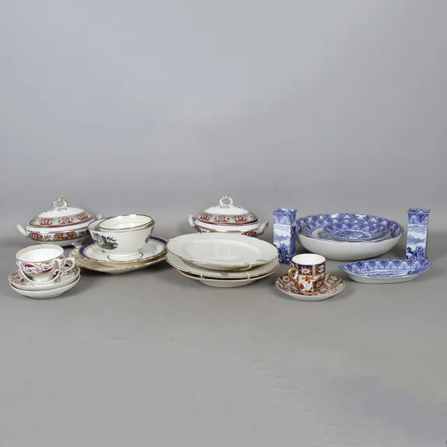 A COLLECTION OF 18TH & 19TH CENTURY CERAMICS (QTY).