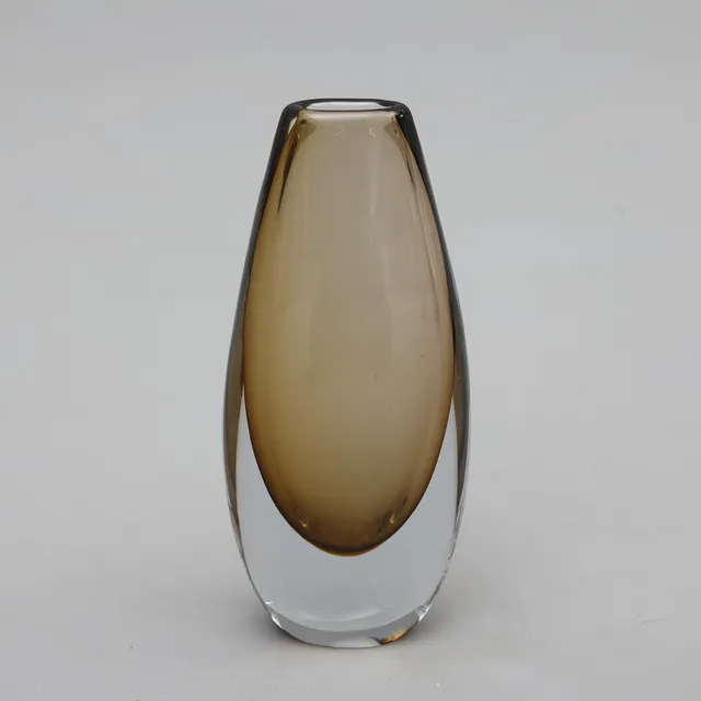 GUNNAR NYLUND. VAS, glas, Strömbergshyttan, signerad.