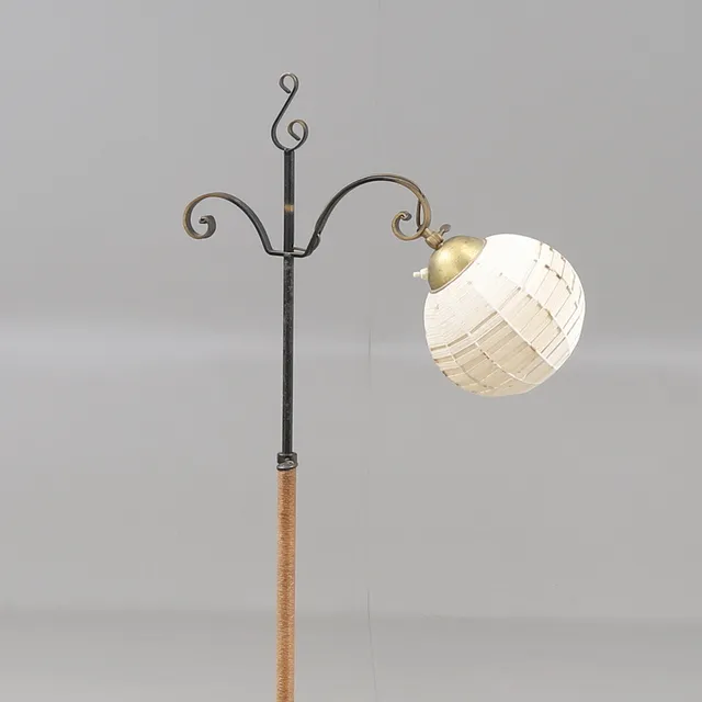 GOLVLAMPA, smide, 1900-talets första hälft.