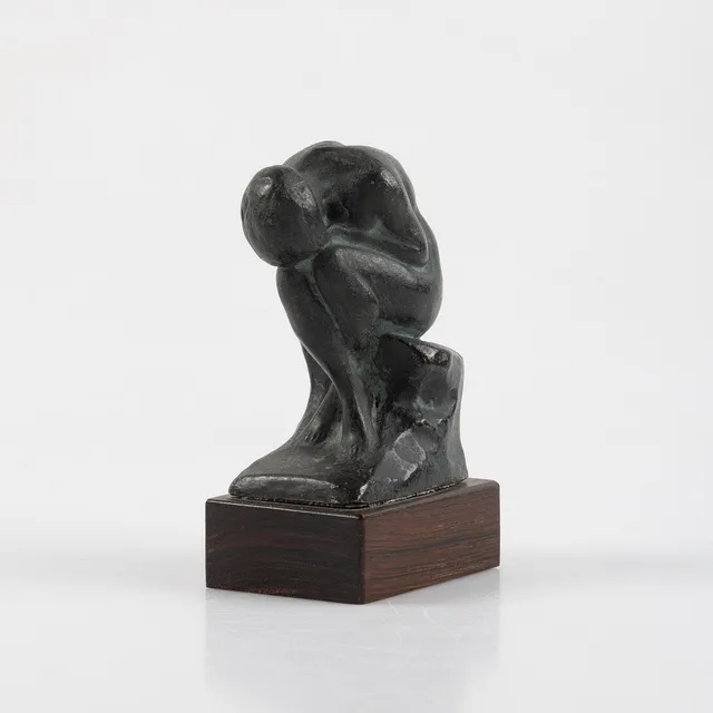 HALVAR FRISENDAHL. Skulptur, "Sorg", patinerad brons, signerad och daterad 1917.