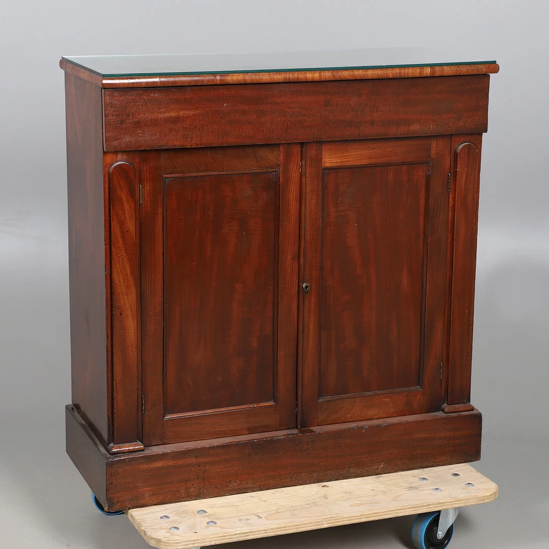 A VICTORIAN MAHOGANY CHIFFONIER. — Cupboards, Cabinets & Shelves — Lawrences Auctioneers