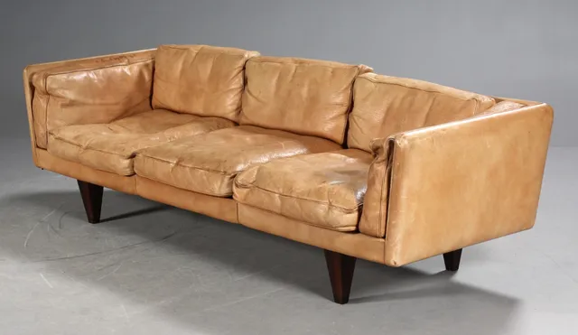 Illum Wikkelsø. Three-person sofa, model V11