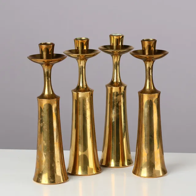 JENS HARALD QUISTGAARD (1919-2008). Sæt af fire lysestager af messing, Dansk Designs, model 853, Danmark, formgivet i 1956, (4).