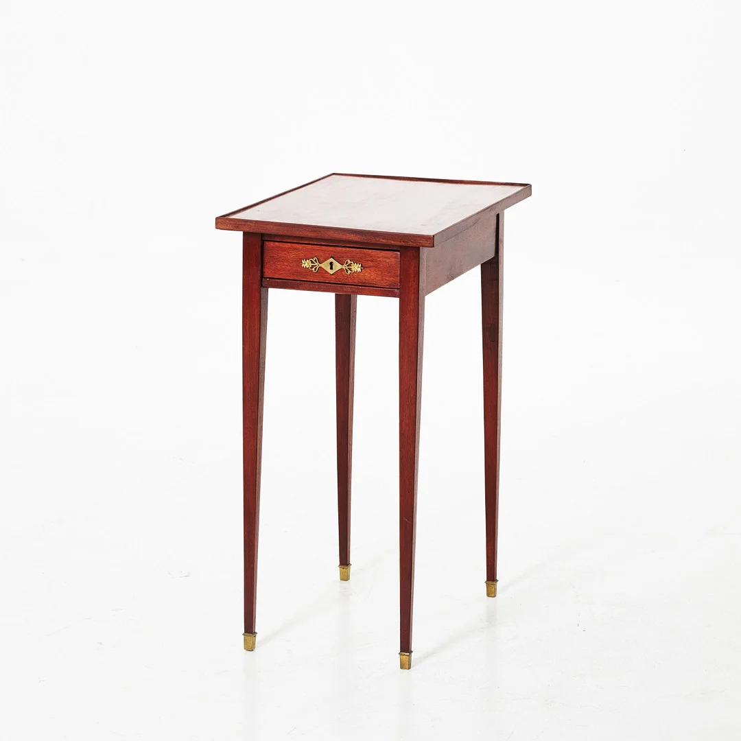 DAMARBETSBORD, sengustavianskt, 1800-talets första hälft, fanerad och massiv mahogny. — Tables — Stockholms Auktionsverk Magasin 5